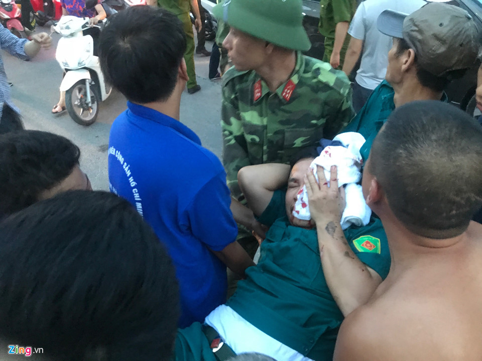 Hiện trường vụ cháy chung cư 23 tầng ở Hà Nội khiến nhiều người hoảng loạn